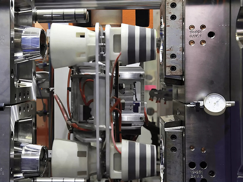 เครื่องจักรแม่พิมพ์